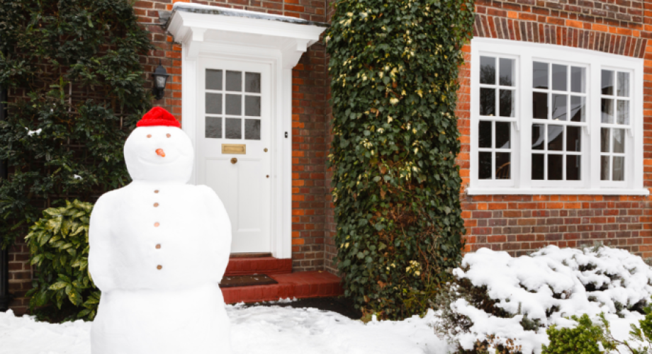 preview-full-snowman outside MA house